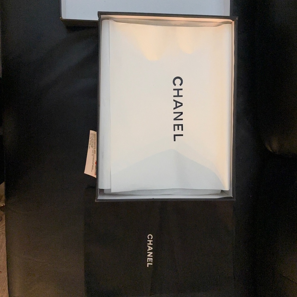 Chanel - Picture 2 of 4